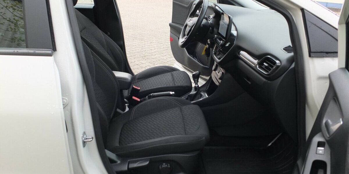 Ford Puma TITANIUM ECO BOOST NAVI PDC BLUETOOTH 107.845 km 14.704 &euro; Köln 50858