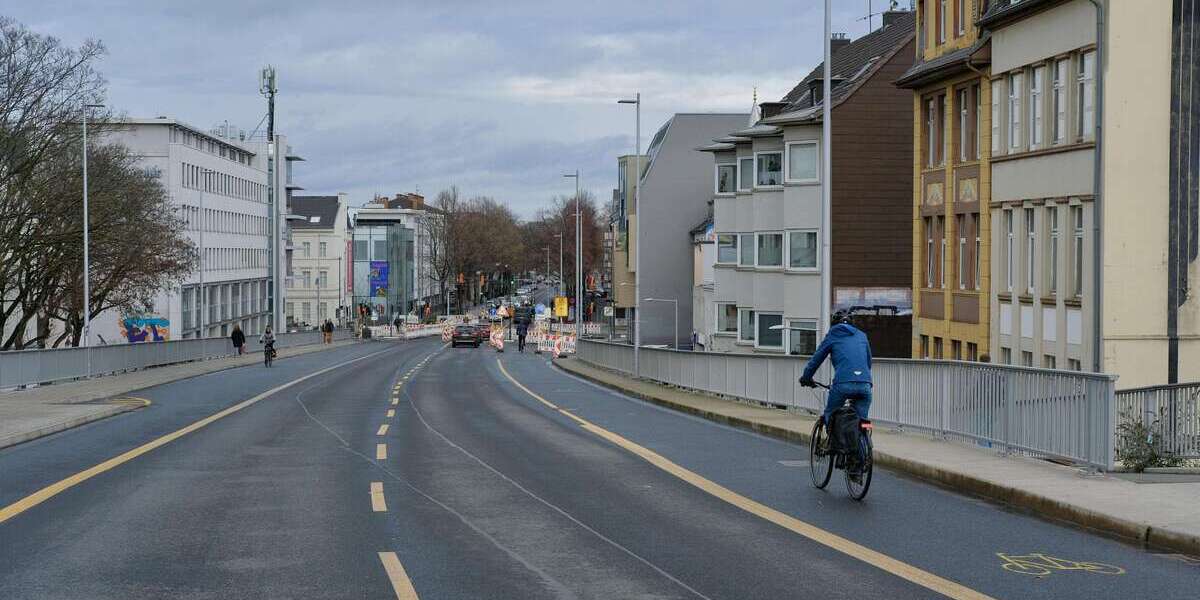 Einfamilienhaus Bonn Gronau - 40 Zimmer, 700 m&sup2;, 1.500.000&euro; | Angebot:25773801