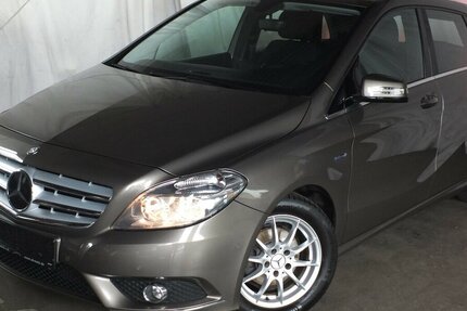 Mercedes-Benz B 180 NAVI EINPARKHILFE SHZ START-STOP 133.214 km 8.498 &euro; Köln 50858