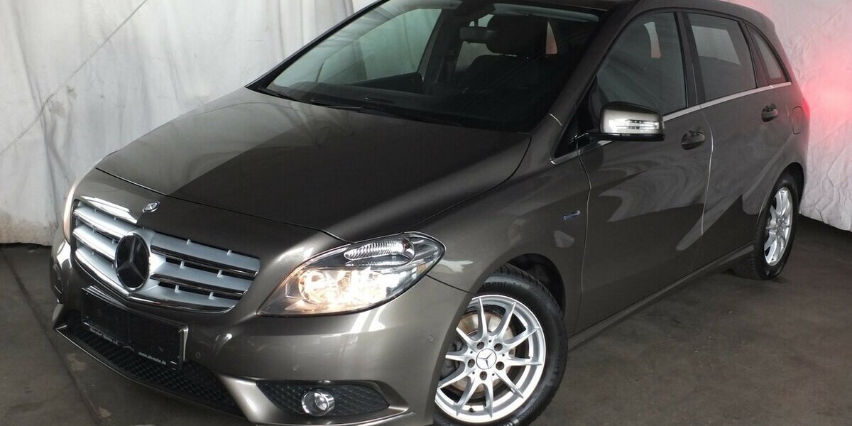 Mercedes-Benz B 180 NAVI EINPARKHILFE SHZ START-STOP 133.214 km 8.998 &euro; Köln 50858