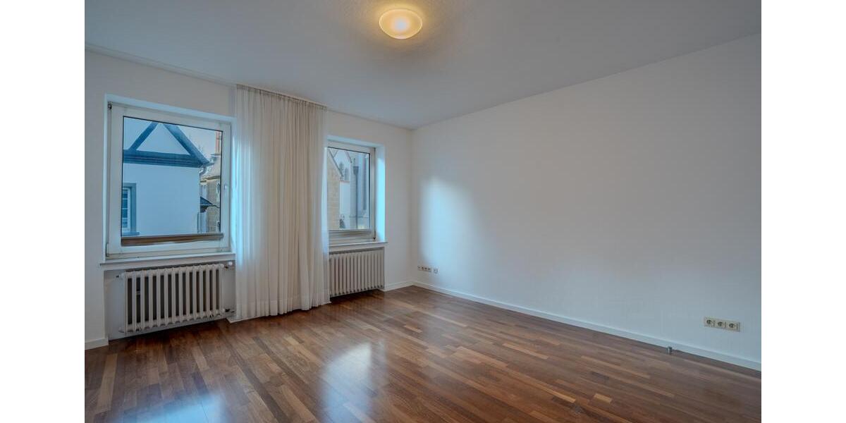 Etagenwohnung Siegburg - 4 Zimmer, 160 m&sup2;, 2.000&euro; | Angebot:25807109