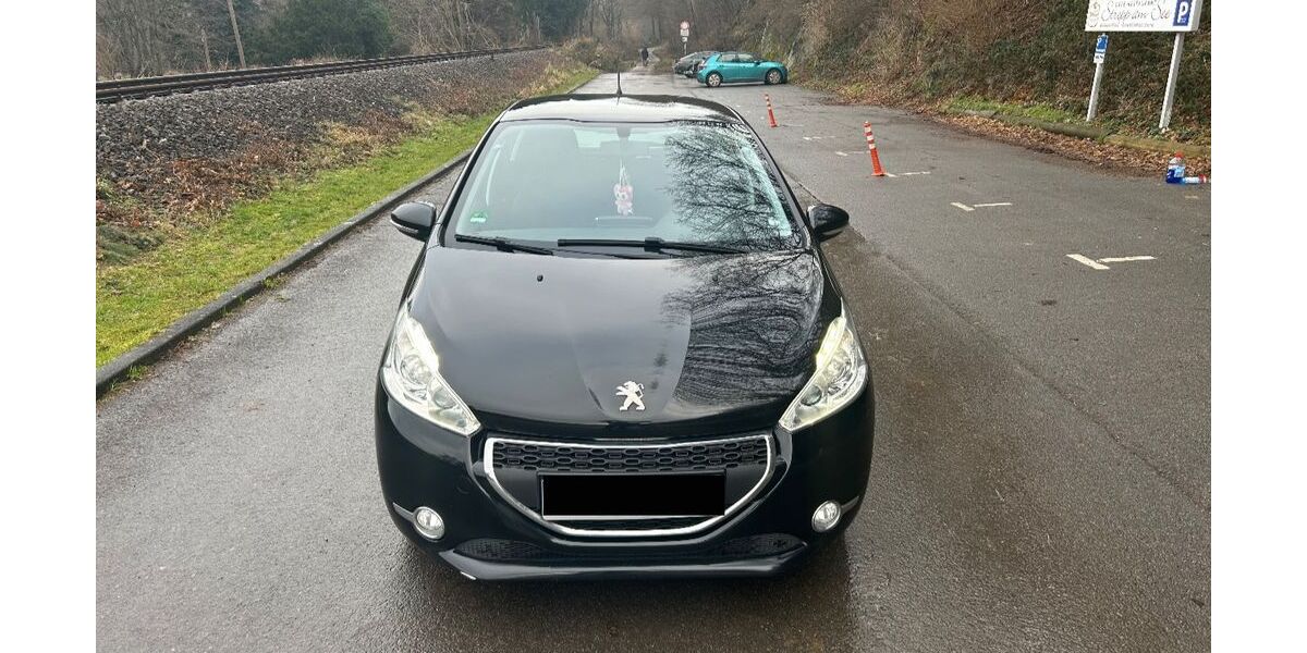 Peugeot 208 141.500 km 4.350 &euro; Düren 52351