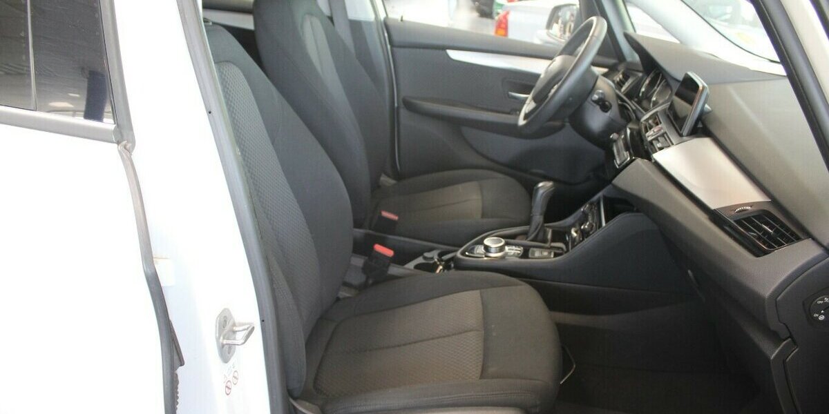 BMW 216 Active Tourer - Navi - SHZ - PDC - 1.HAND - 61.830 km 15.480 &euro; Euskirchen 53881