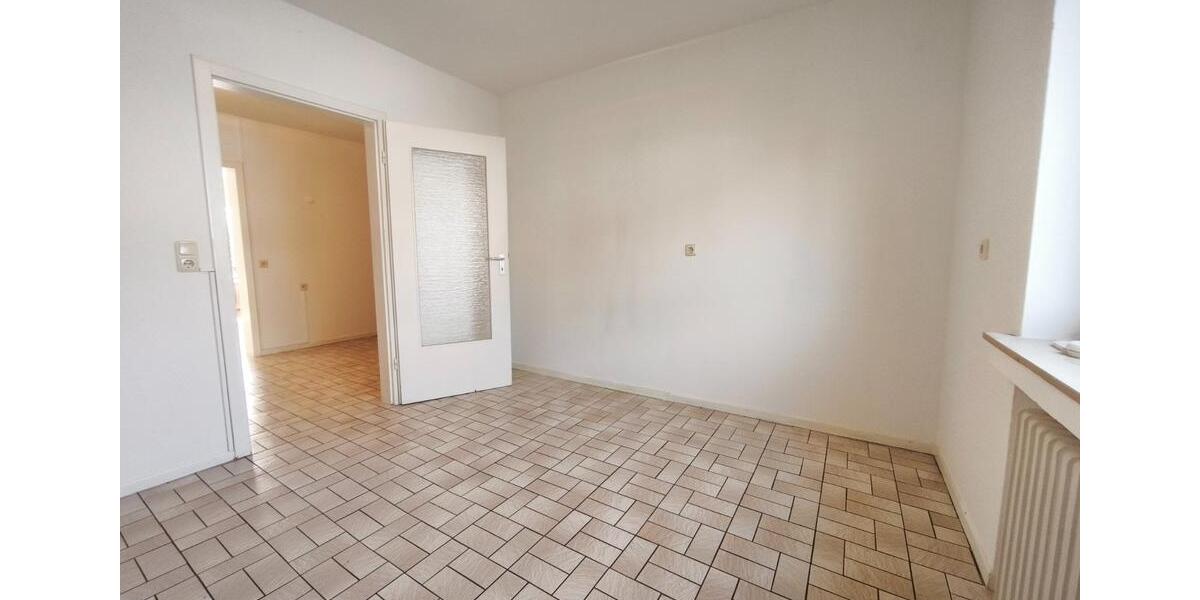 Hochparterre Köln Rodenkirchen - 3 Zimmer, 89 m&sup2;, 1.513&euro; | Angebot:25421735