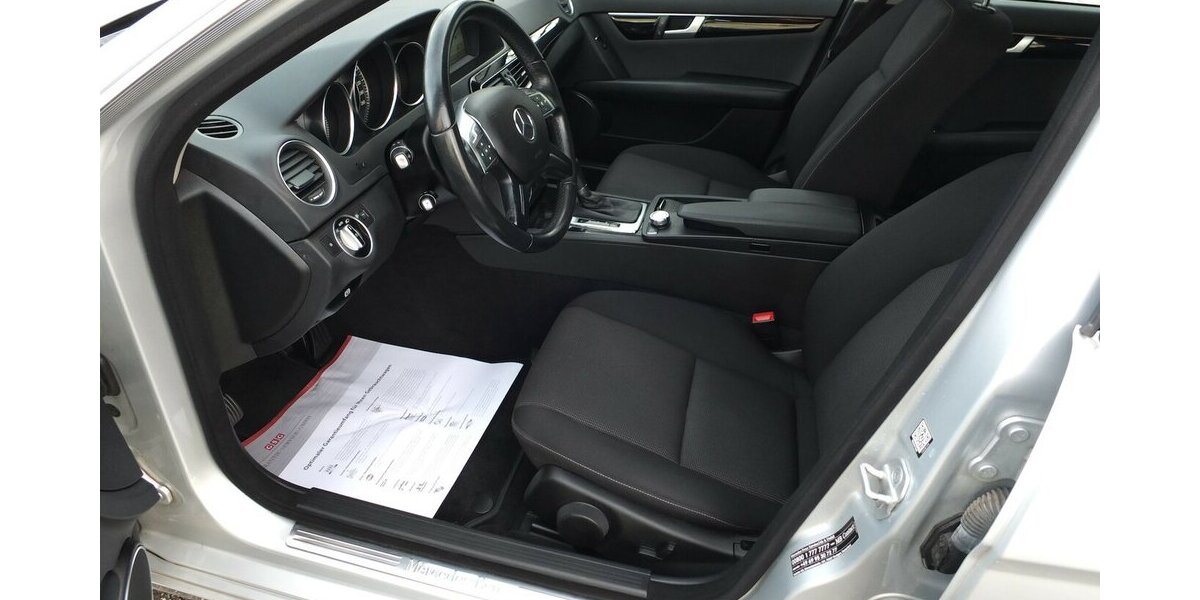 Mercedes-Benz C 180 T CGI BE AUTOM NAVI AHK PARCTRONIC SHZ 149.785 km 11.300 &euro; Köln 50858