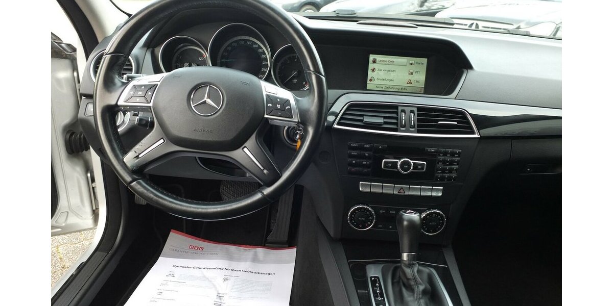 Mercedes-Benz C 180 T CGI BE AUTOM NAVI AHK PARCTRONIC SHZ 149.785 km 11.300 &euro; Köln 50858
