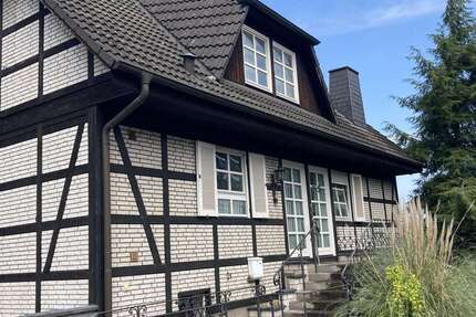 Haus Bonn Hardtberg - 3.5 Zimmer, 172 m&sup2;, 490.000&euro; | Angebot:25046664