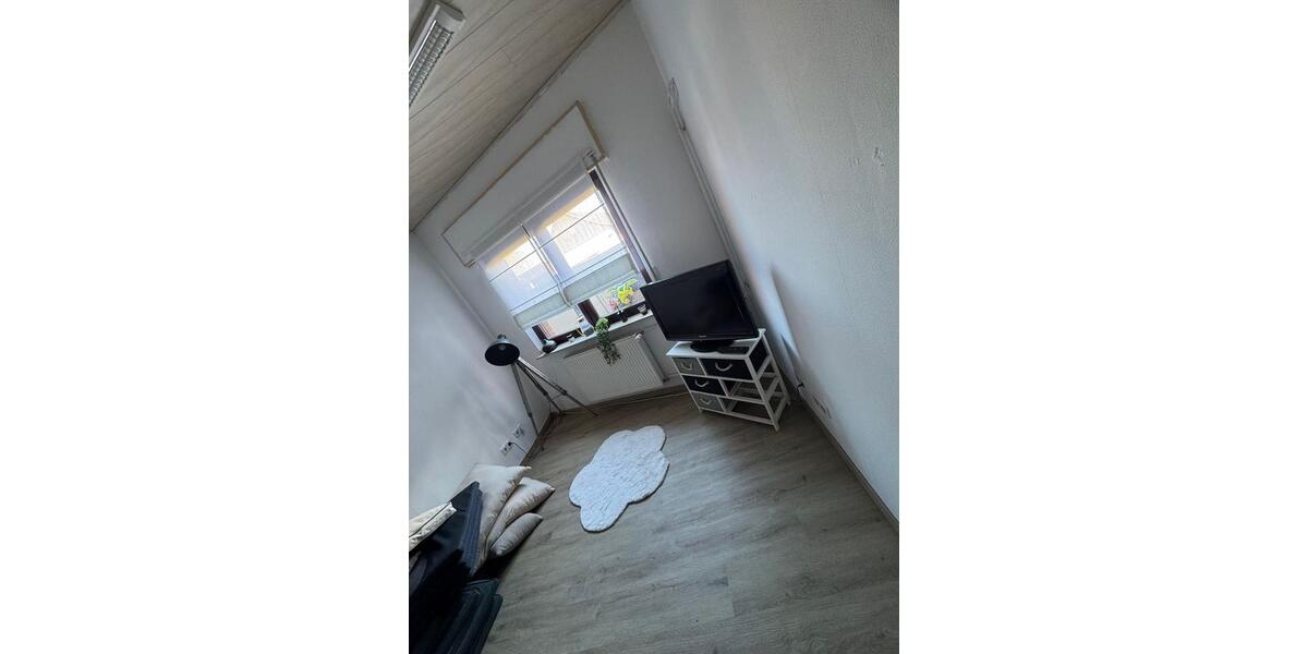 Etagenwohnung Erftstadt - 5 Zimmer, 159 m&sup2;, 1.550&euro; | Angebot:25751622