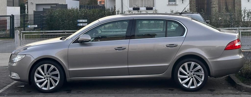 Skoda Superb 187.730 km 4.950 &euro; Euskirchen 53881