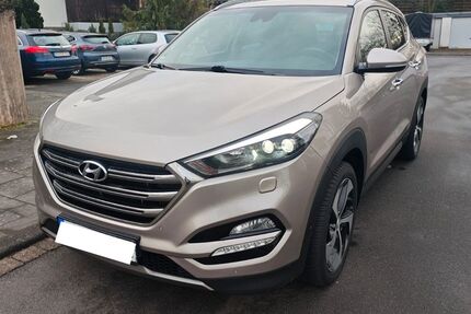 Hyundai TUCSON 133.600 km 14.100 &euro; Meckenheim 53340
