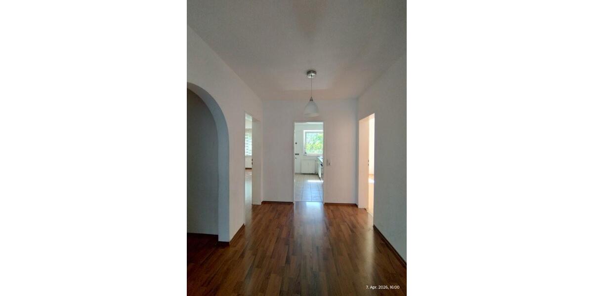 Bezugsfreie 6-Zimmer Wohnung mit Balkon und Gartenmitbenutzung, ruhige und grüne Wohnlage, kleine Eigentümergemeinschaft - Etagenwohnung Köln Porz | Angebot:26084661