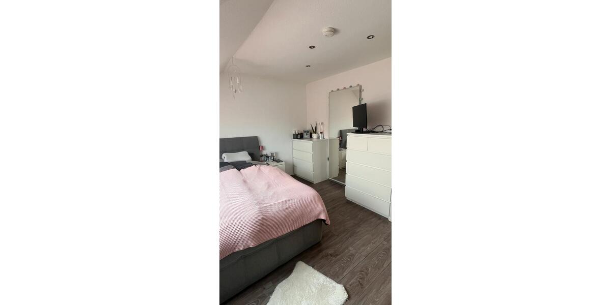 Dachgeschoßwohnung Niederkassel - 2 Zimmer, 49 m&sup2;, 870&euro; | Angebot:26669629