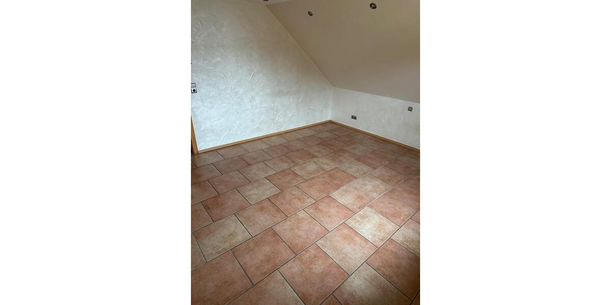 Dachgeschoßwohnung Zülpich - 4 Zimmer, 109 m&sup2;, 870&euro; | Angebot:24551573