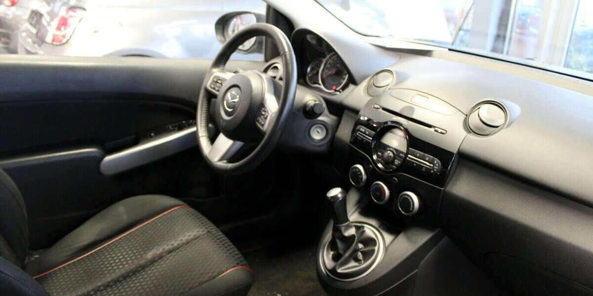 Mazda 2 1.5 MZR Sports-Line 132.930 km 5.980 &euro; Euskirchen 53881
