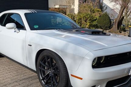 Dodge Challenger 72.000 km 34.900 &euro; Köln 50997