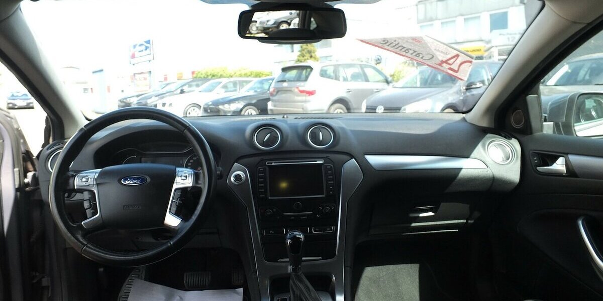 Ford Mondeo 2.0TDCi AUTOMATIC-PROBLEME NAVI XENON PDC B 143.215 km 5.500 &euro; Köln 50858