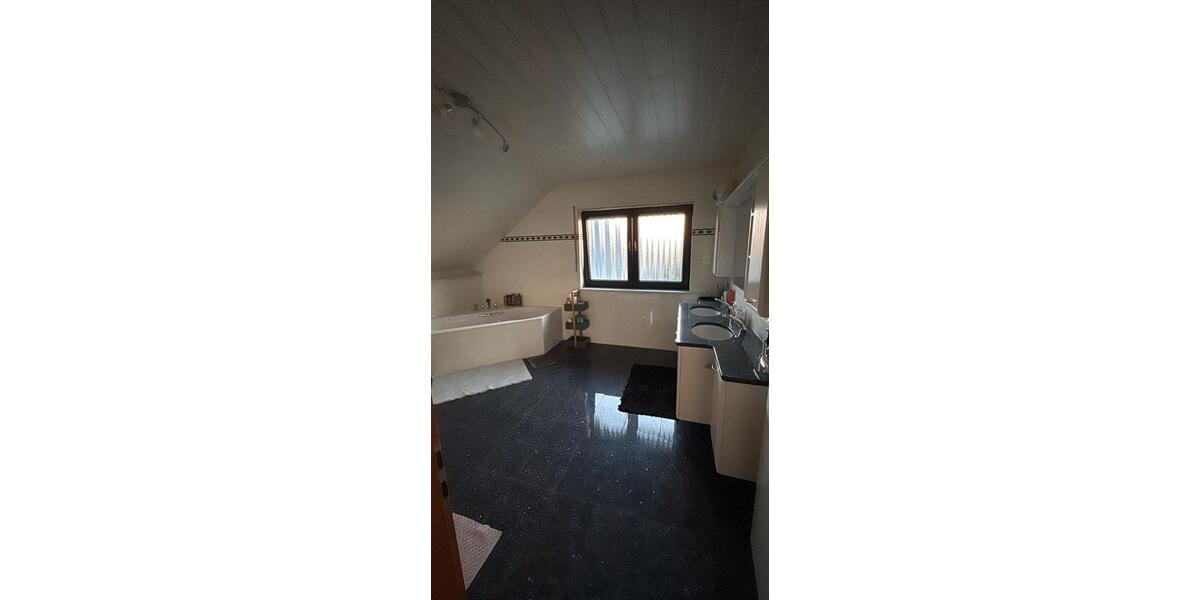 Einfamilienhaus Troisdorf Altenrath - 7 Zimmer, 203 m&sup2;, 7.500&euro; | Angebot:25811174