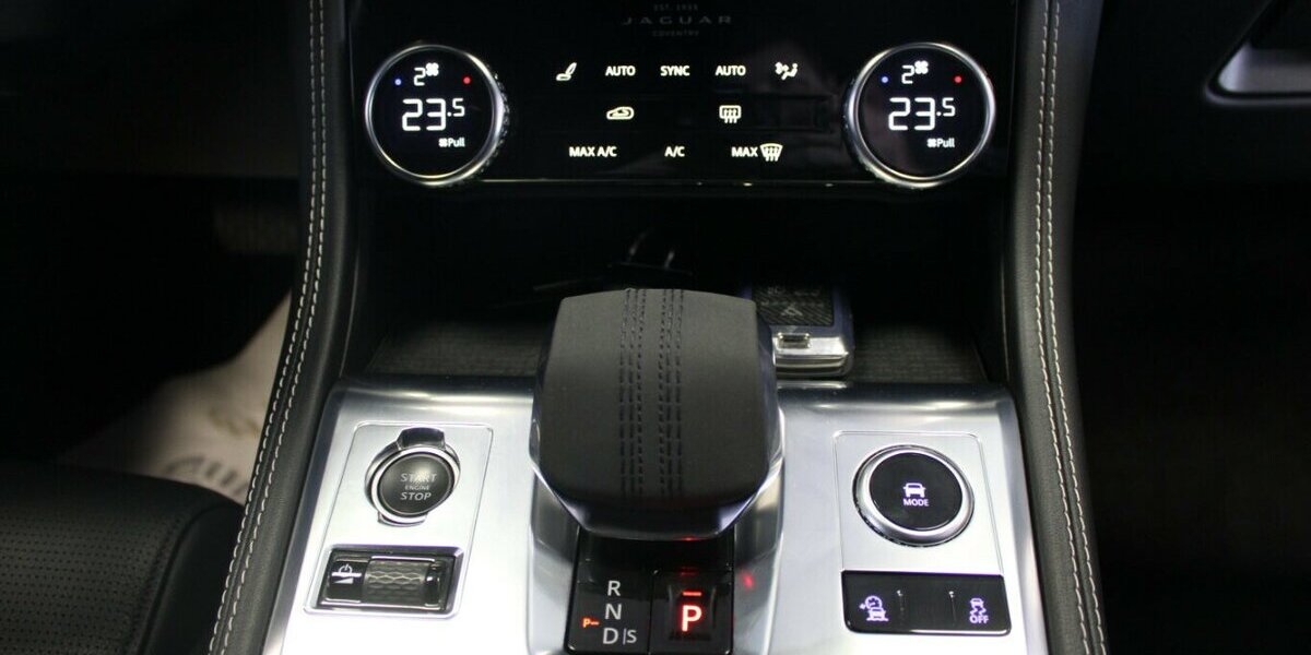 Jaguar F-Pace D300 Mild-Hybrid R-Dynamic SE AWD 95.844 km 32.980 &euro; Euskirchen 53881