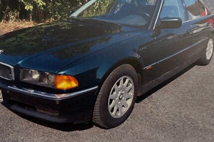 BMW 750 325.770 km 12.000 &euro; Leverkusen 51375