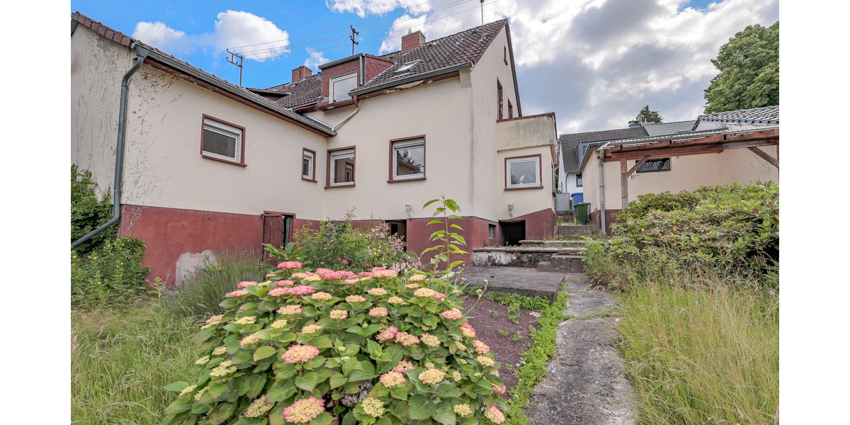Großes Grundstück, viel Potenzial – Doppelhaushälfte mit 6 Zimmern - Doppelhaushälfte Bonn Holzlar | Angebot:27023114