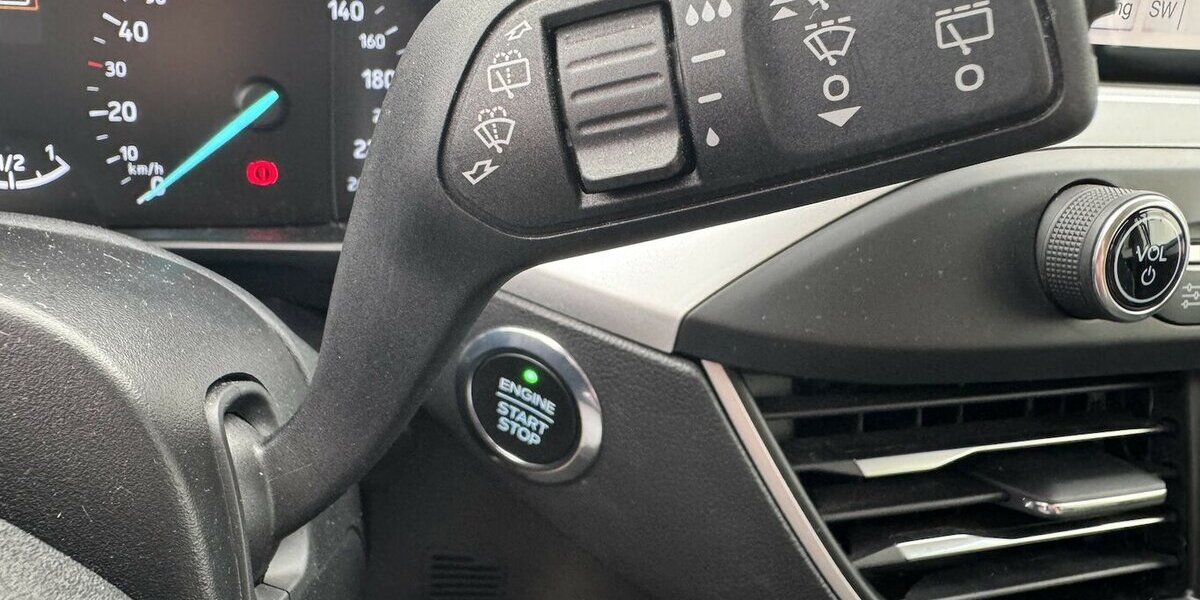 Ford Focus Navi Temp.Sitzh.Spurh.CarPlay EU6 GARANTIE 93.000 km 12.500 &euro; Erftstadt 50374