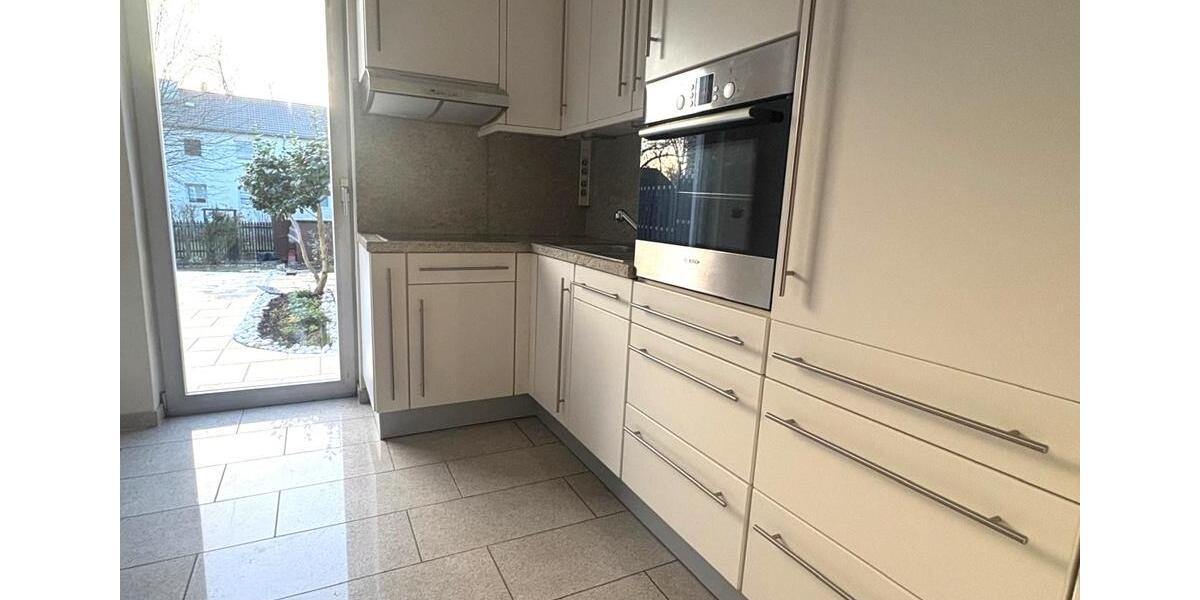 Reihenhaus Bonn Beuel-Mitte - 4 Zimmer, 98 m&sup2;, 1.650&euro; | Angebot:24428549