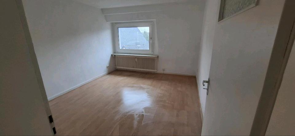 Dachgeschoßwohnung Köln Kalk - 3 Zimmer, 78 m&sup2;, 1.600&euro; | Angebot:25660365