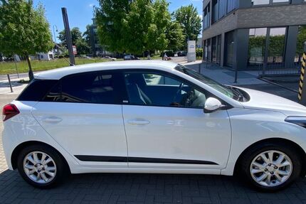 Hyundai i20 76.000 km 8.500 &euro; Köln 50858