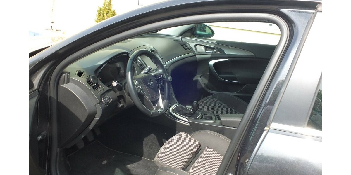Opel Insignia EDITION NAVI PARKPILOT/KAMERA 17 Zoll LMF 96.093 km 10.798 &euro; Köln 50858