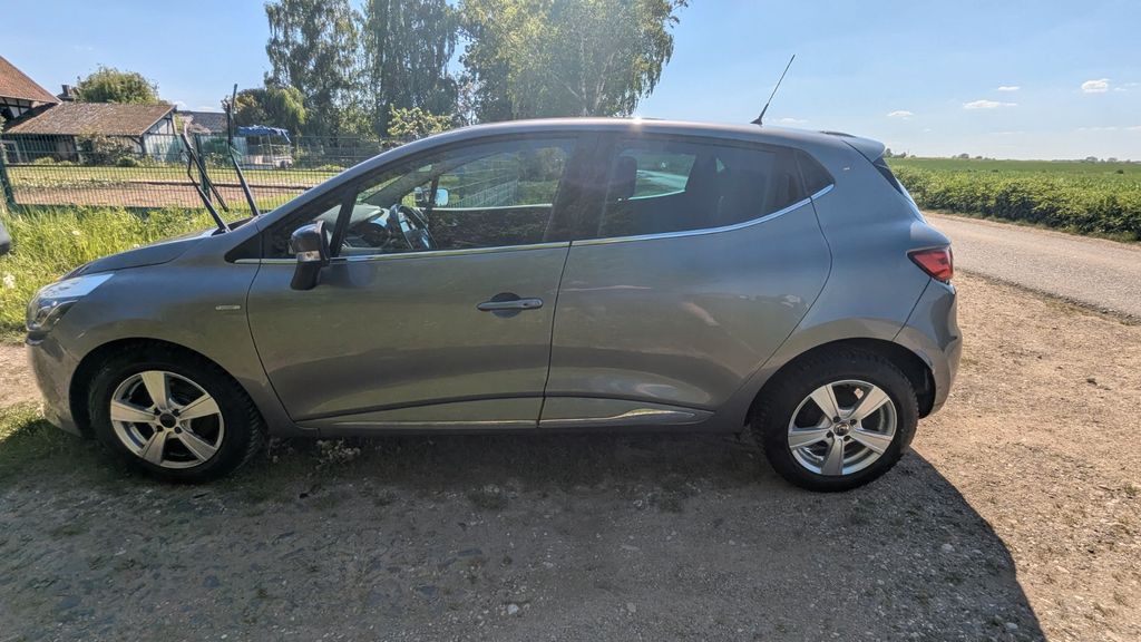 Renault Clio 141.186 km 6.000 &euro; Rheinbach 53359