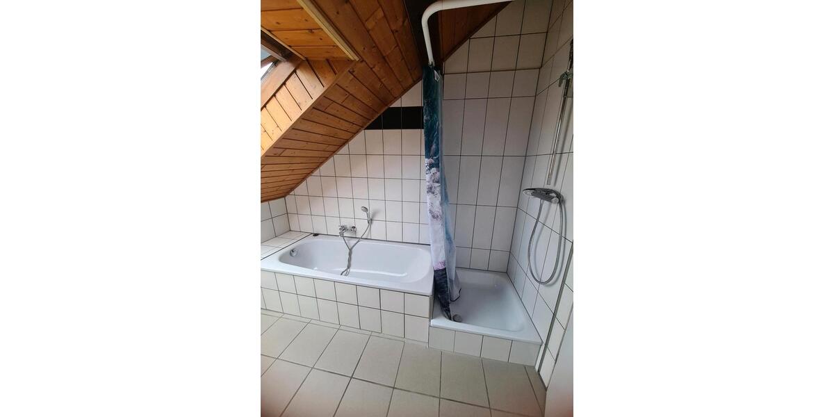 Dachgeschoßwohnung Düren Distelrath - 3 Zimmer, 86 m&sup2;, 670&euro; | Angebot:26577541