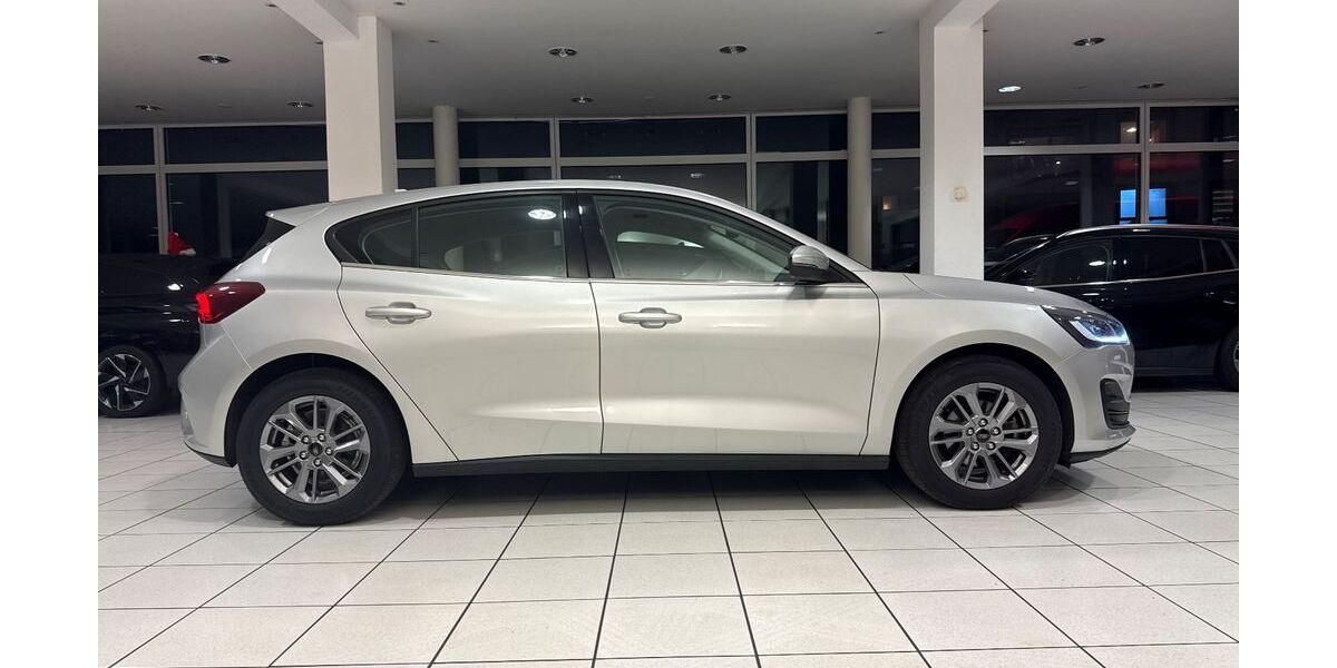 Ford Focus 26.000 km 17.500 &euro; Köln 51149