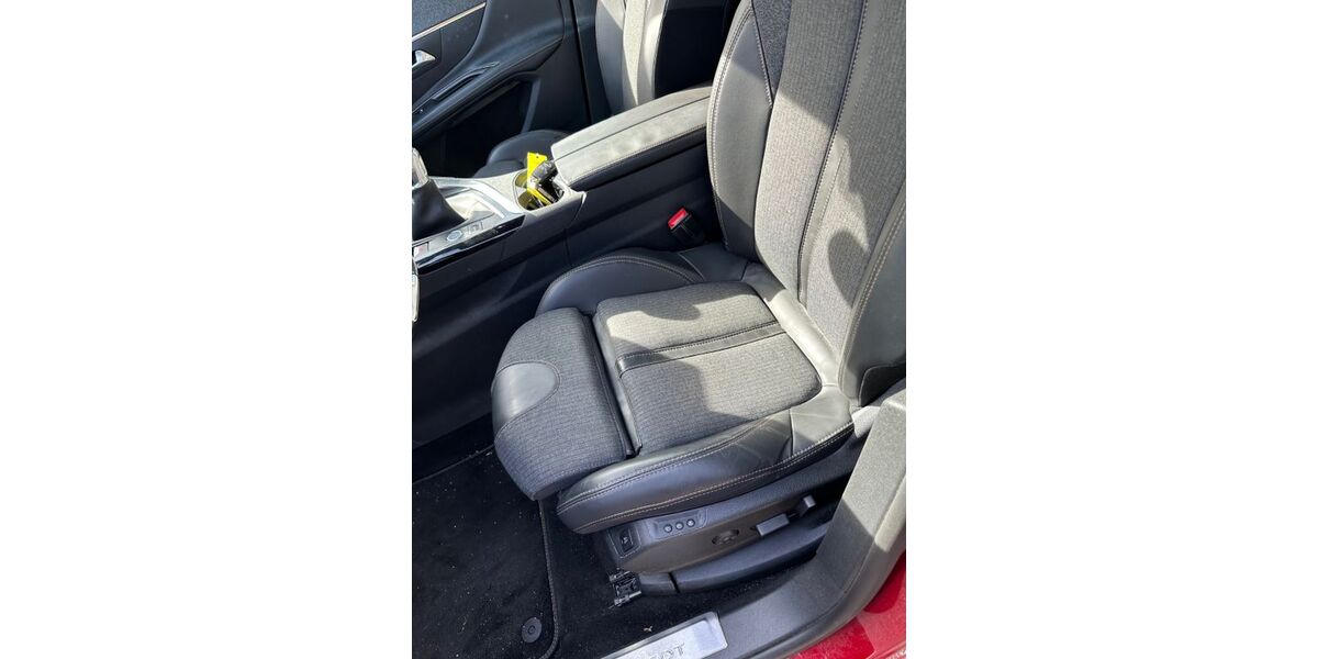 Peugeot 3008 130.663 km 12.790 &euro; Köln 51103