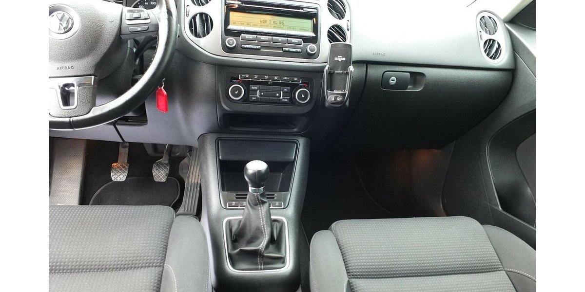 VW Tiguan TEAM orig.ATM ca 52 tkm XENON AHK PARKPILOT 112.432 km 9.698 &euro; Köln 50858