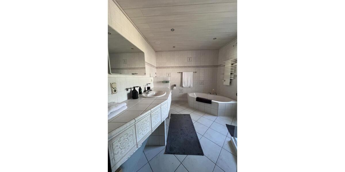 Mehrfamilienhaus, Wohnhaus Bergheim - 4 Zimmer, 167 m&sup2;, 2.080&euro; | Angebot:25899926