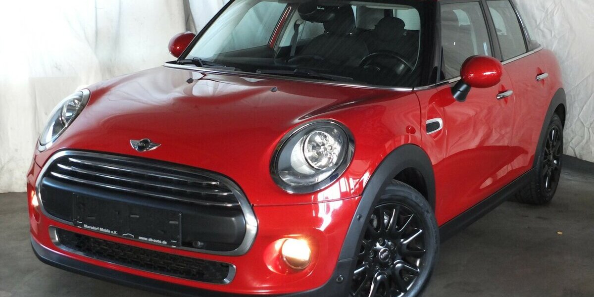Mini ONE NAVI KLIMAAUT ROTMETALLIC PDC 5-TÜRIG 108.788 km 9.904 &euro; Köln 50858