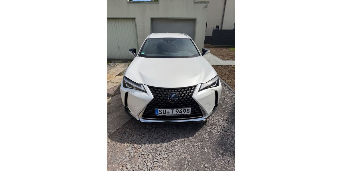 Lexus UX 38.000 km 22.500 &euro; Troisdorf 53844