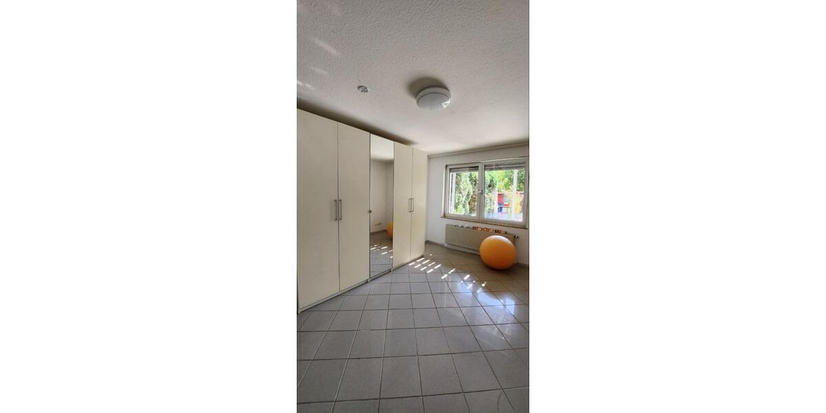 Erdgeschoßwohnung Köln Mülheim - 4 Zimmer, 130 m&sup2;, 2.000&euro; | Angebot:25887308