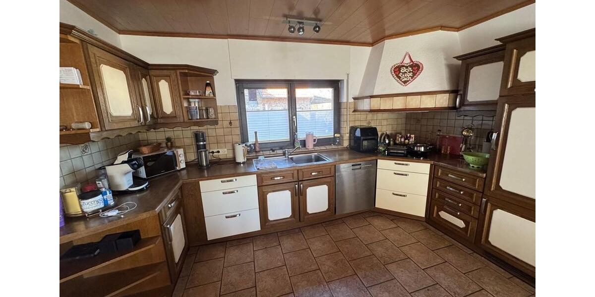 Etagenwohnung Erftstadt - 5 Zimmer, 159 m&sup2;, 1.550&euro; | Angebot:25751622