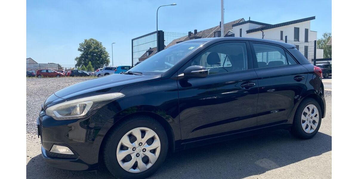 Hyundai i20 180.000 km 5.799 &euro; Düren 52353