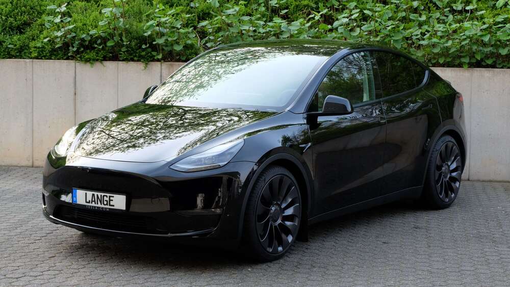 Tesla Model Y 54.812 km 40.980 &euro; Köln 50996