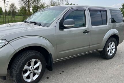 Nissan Pathfinder 227.227 km 12.900 &euro; Kerpen 50170
