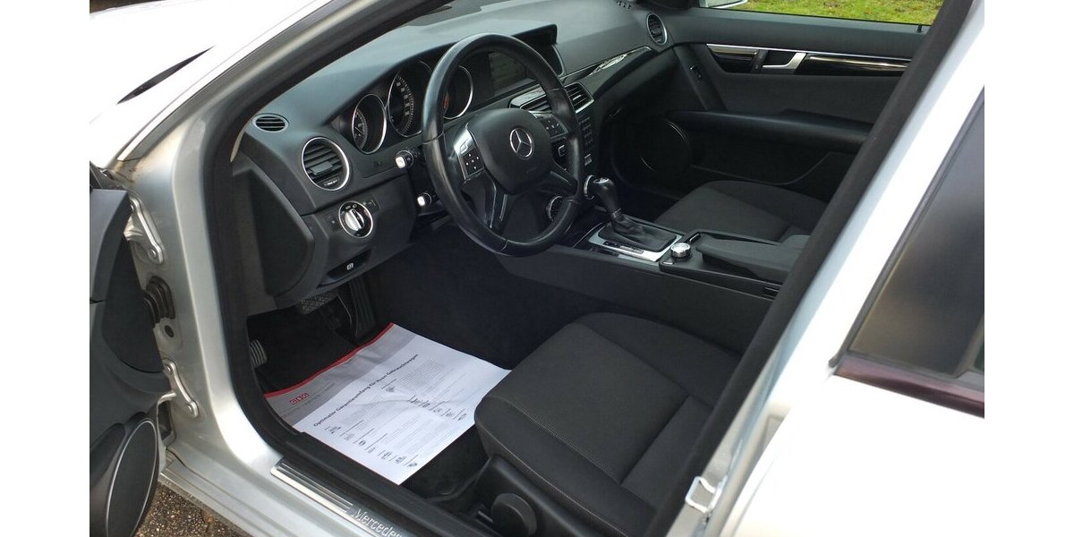 Mercedes-Benz C 180 T CGI BE AUTOM NAVI AHK PARCTRONIC SHZ 149.785 km 11.300 &euro; Köln 50858