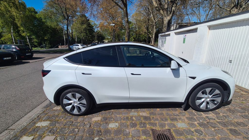 Tesla Model Y 110.166 km 25.900 &euro; Köln 50769