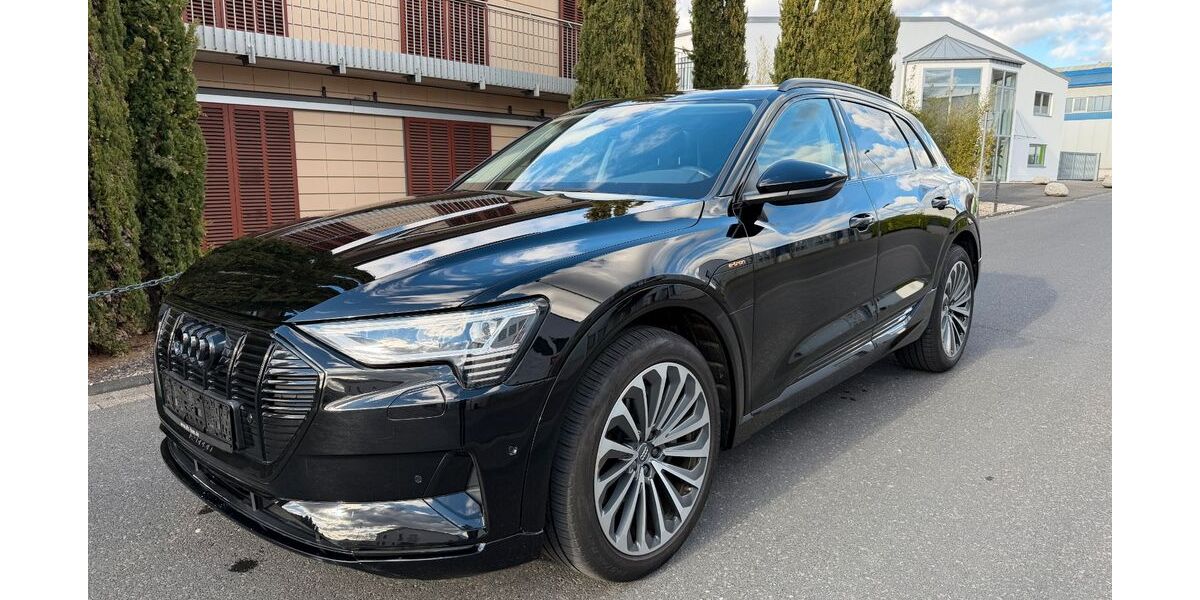 Audi e-tron 89.425 km 26.790 &euro; Lohmar bei Köln 53797