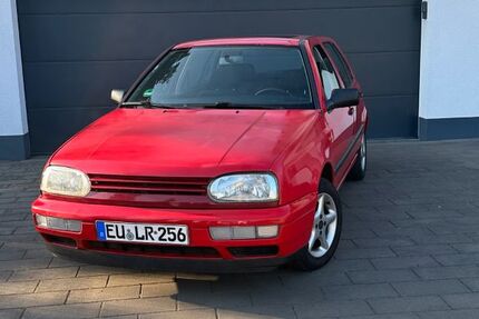 VW Golf 97.000 km 2.100 &euro; Euskirchen 53881