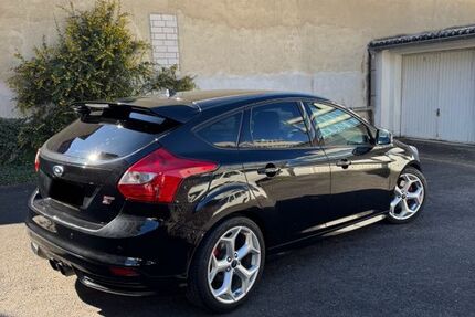 Ford Focus 161.496 km 9.850 &euro; Bonn 53127