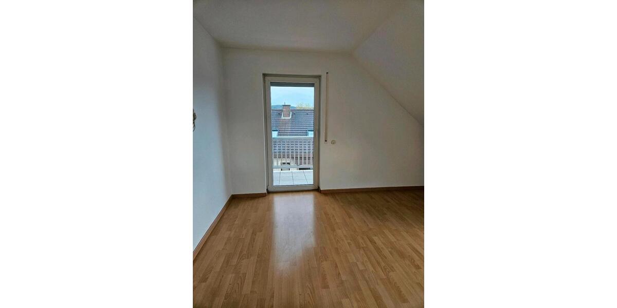 Dachgeschoßwohnung Erftstadt - 4 Zimmer, 83 m&sup2;, 800&euro; | Angebot:25959353