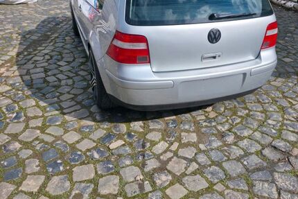 VW Golf 141.000 km 2.799 &euro; Troisdorf 53842
