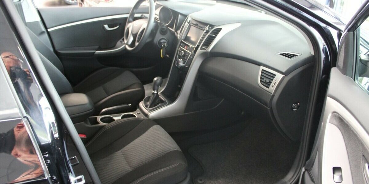 Hyundai i30 1.4 Classic 81.345 km 7.980 &euro; Euskirchen 53881